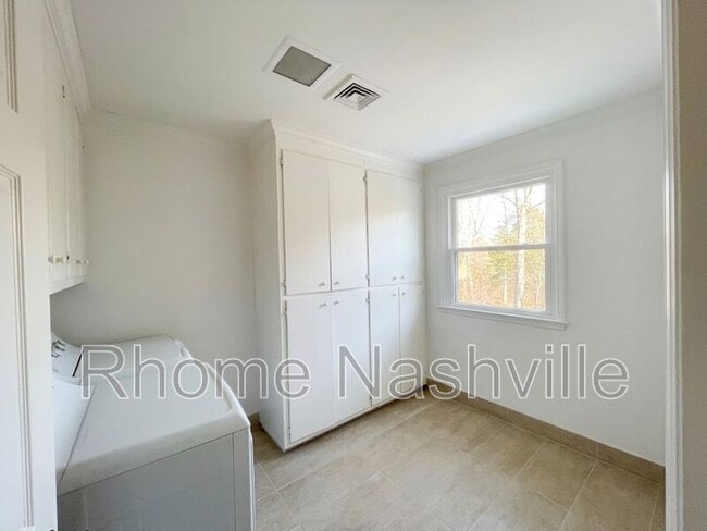 Building Photo - 401 Bowling Ave
