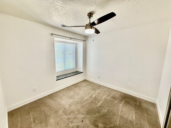 Building Photo - Four Bedroom Remodeled Home in Red Cliffs