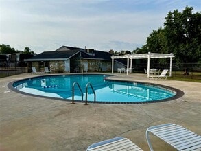 Building Photo - 214 Justin Dr