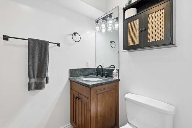 Building Photo - 424 N Broadway