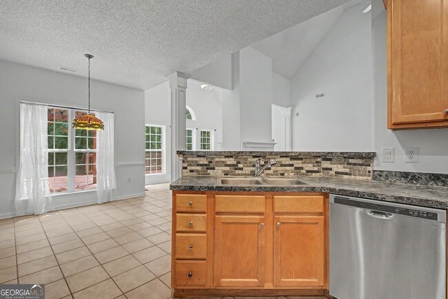 Building Photo - 255 Squire Ln
