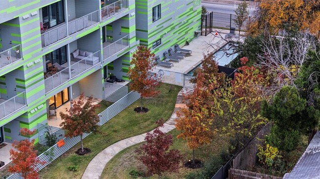 Building Photo - 4004 Banister Ln