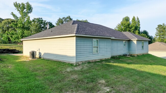 Building Photo - 6 Cal Rd