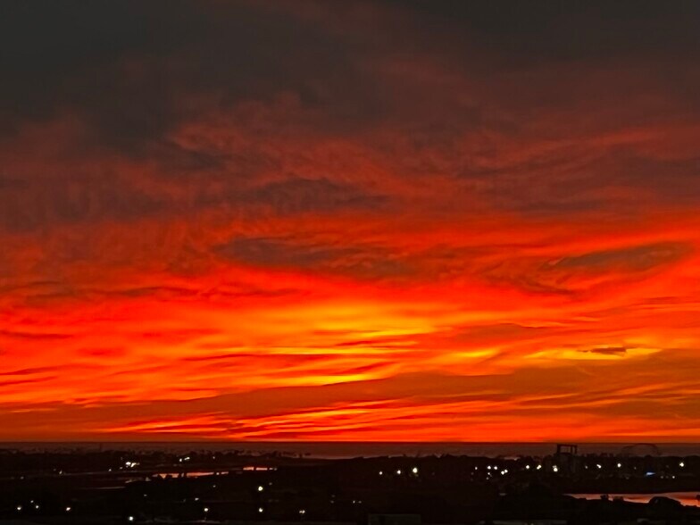 View of amazing sunsets from street - 5937 Mildred St