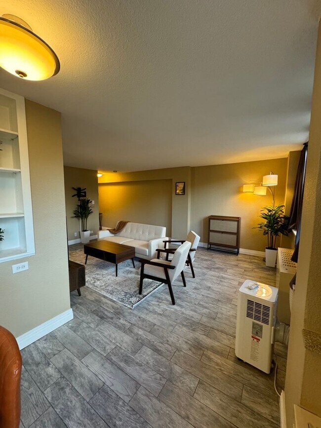 Building Photo - Furnished 1 bedroom 1 bathroom apartment