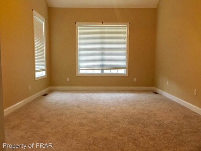 Building Photo - 586 Ruth Cir