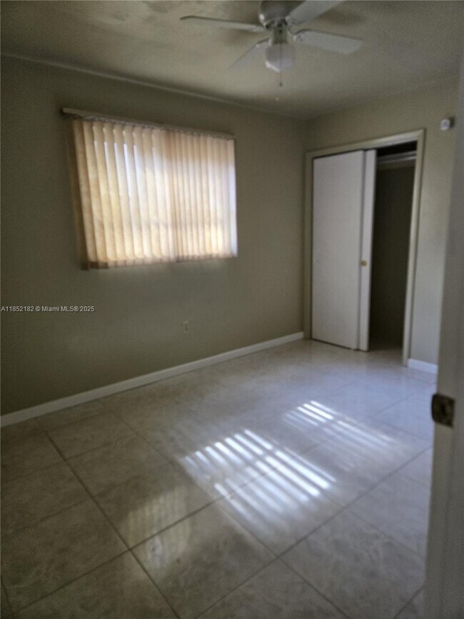 Building Photo - 6748 SW 34th Ct