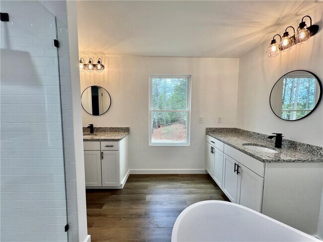 Building Photo - 24 Rocky Cir NE