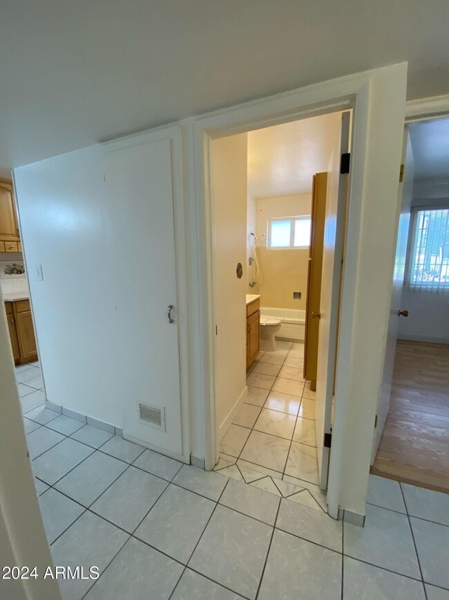 Building Photo - 10651 W Connecticut Ave