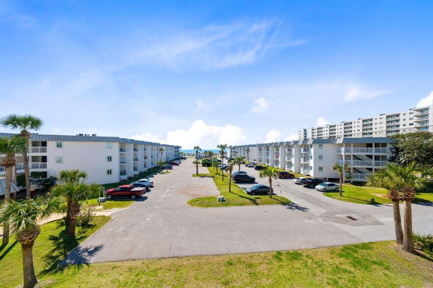 Building Photo - 400 Plantation Rd