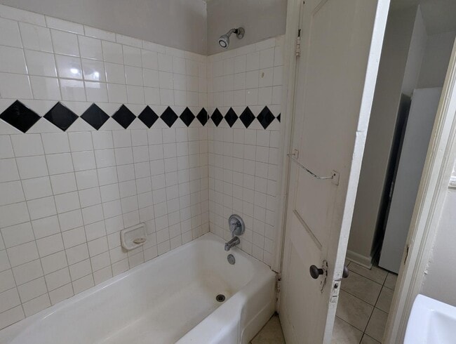 Building Photo - 113 E Main St