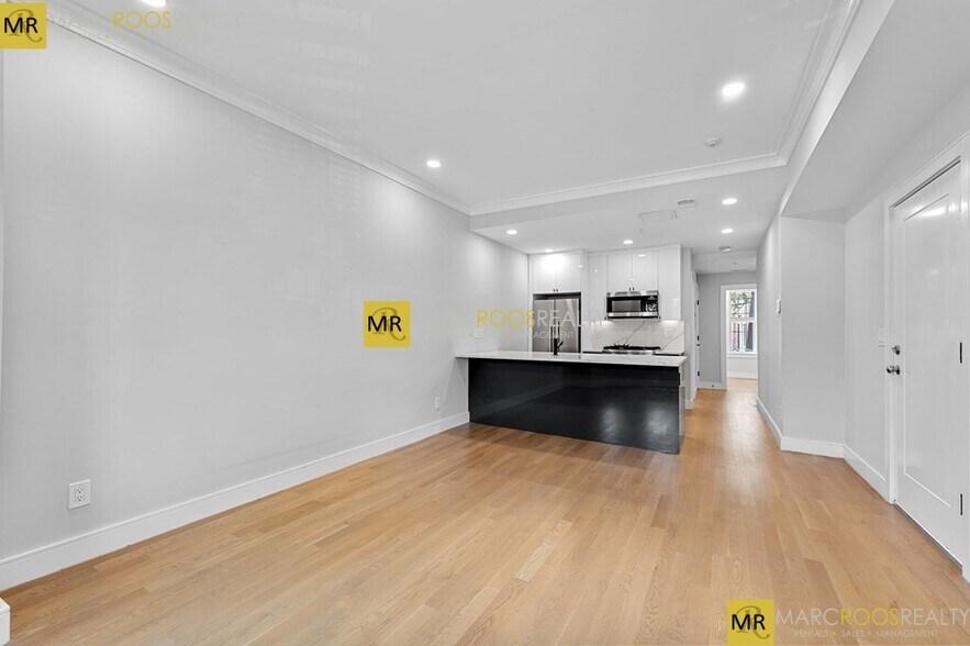 Building Photo - 535 Newbury St