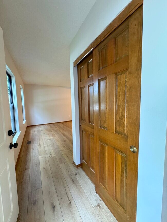 Building Photo - 564 Glenside Ln