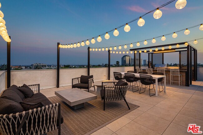 Building Photo - 11837 Mayfield Ave