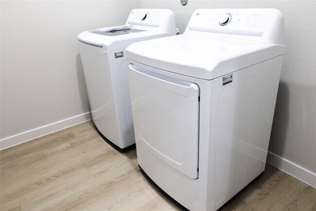 Building Photo - 247 Forest W St