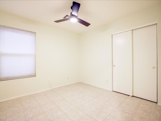Building Photo - 3 Bedroom 2 Bathroom