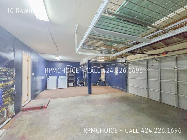Building Photo - 10 Rawhide Ln
