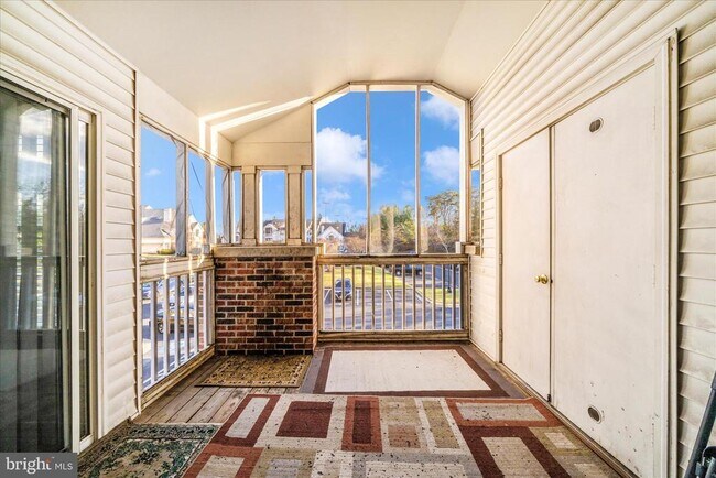 Building Photo - 6520 Lake Park Dr