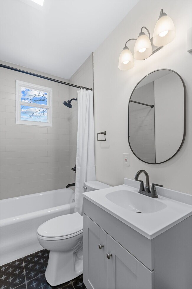 Building Photo - 449 E Brandeis Ave