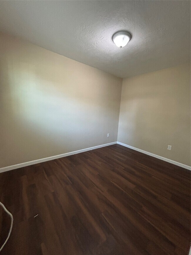 Building Photo - 17109 River Rd