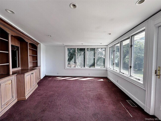 Building Photo - 1090 Bayhead Dr