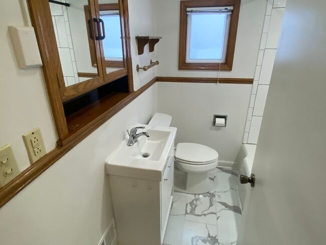 Building Photo - 2-Bedroom 1 Bath Ranch Style Home on Wausau's West Side