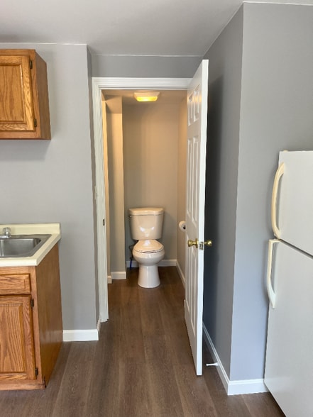 Building Photo - 283 River St