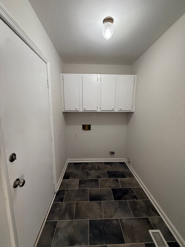 Building Photo - Beautifully Updated 3-Bedroom, 2-Bath Home...