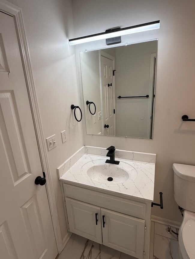 Building Photo - Spacious 4 bedrooms and 2 full baths home located on S Franklin St in Spring Hill