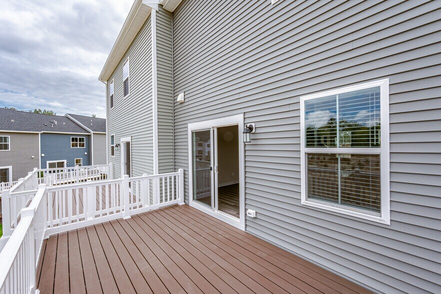 Building Photo - 8757 Whitman Dr