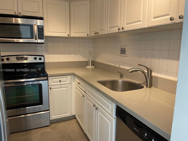 Building Photo - 1000 West Ave