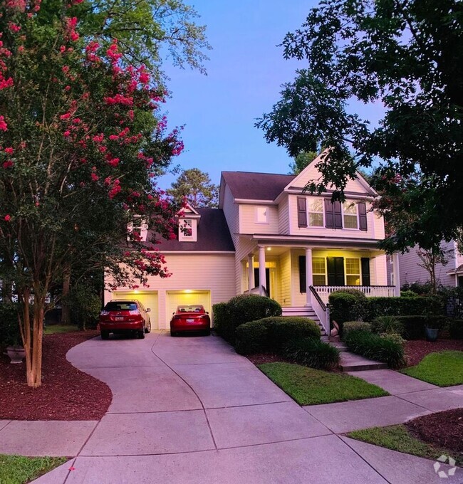 Building Photo - Gorgeous Daniel Island Home!