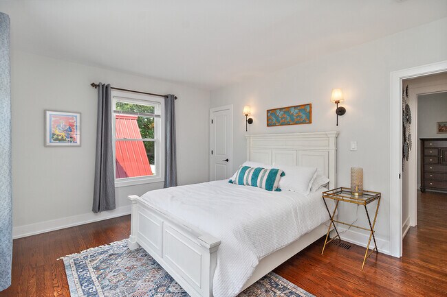 Building Photo - 724 Warner Ave