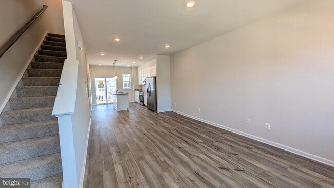 Building Photo - 413 SILVER BIRCH Dr