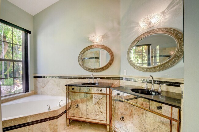 Building Photo - 9185 Baybury Ln