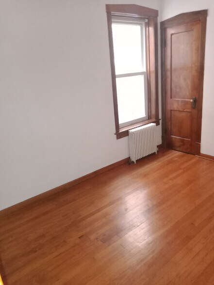 Bedroom - 5902 W Wilson Ave