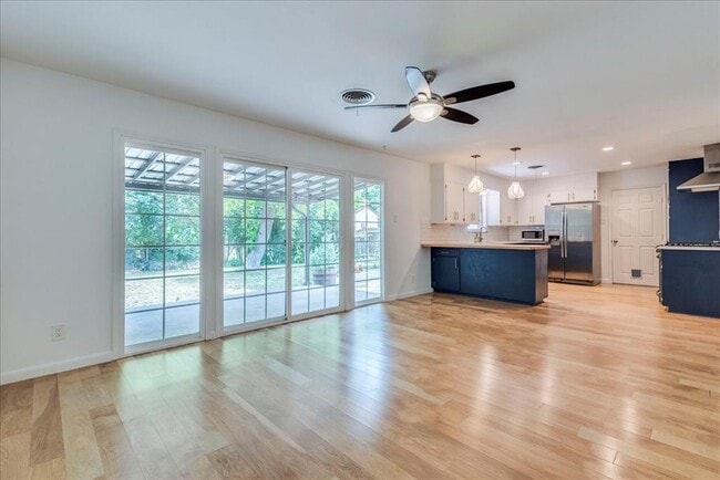 Building Photo - 5614 Delwood Dr