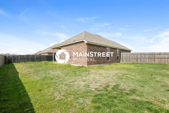 Building Photo - 3 Bedroom Pet-Friendly Home in Crowley, TX with Main Street Renewal