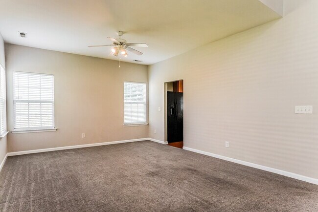 Building Photo - 4001 Laurel Glen Dr