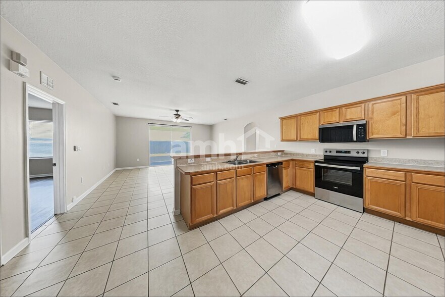 Building Photo - 810 Dunkirk Ave NW