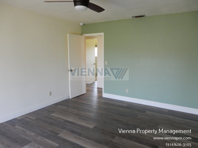 Building Photo - 1075 Big Ben Rd