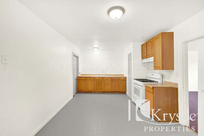 Building Photo - 241 Mayo Ave