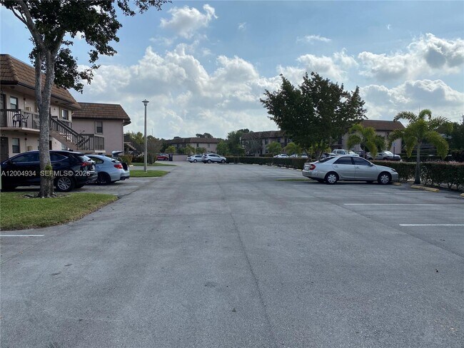 Building Photo - 10633 NW 10th St