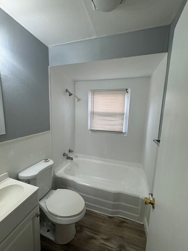 Building Photo - 6156 Jackson Ave