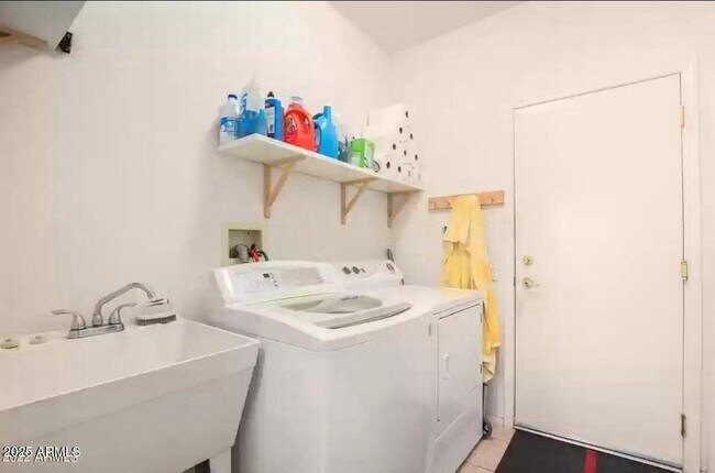 Building Photo - 16511 W Lone Tree Ct