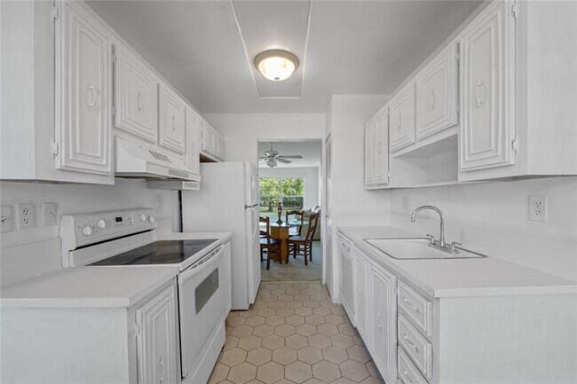 Building Photo - 8105 NW 61st St