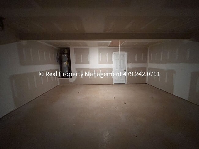 Building Photo - 10640 Cedar Wy