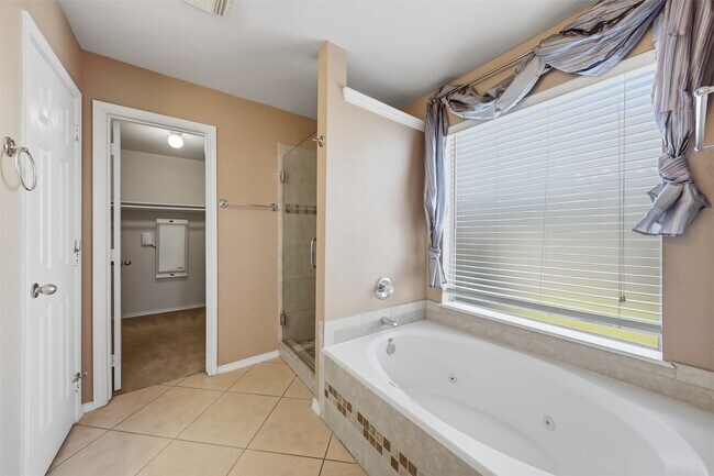 Building Photo - 26038 Palmdale Estate Dr