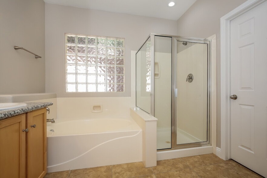 Building Photo - 7241 Fairwind Acres Pl