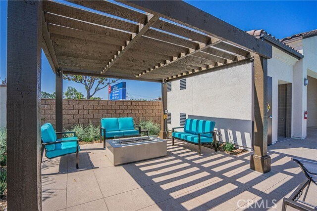 Building Photo - 2317 W Broadway